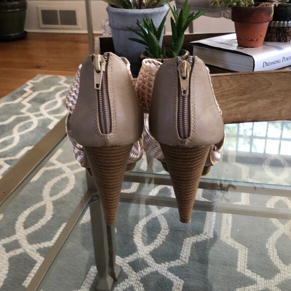 Pilar Abril Cream Heeled Sandals, Size 7 1/2 - Picture 6 of 9